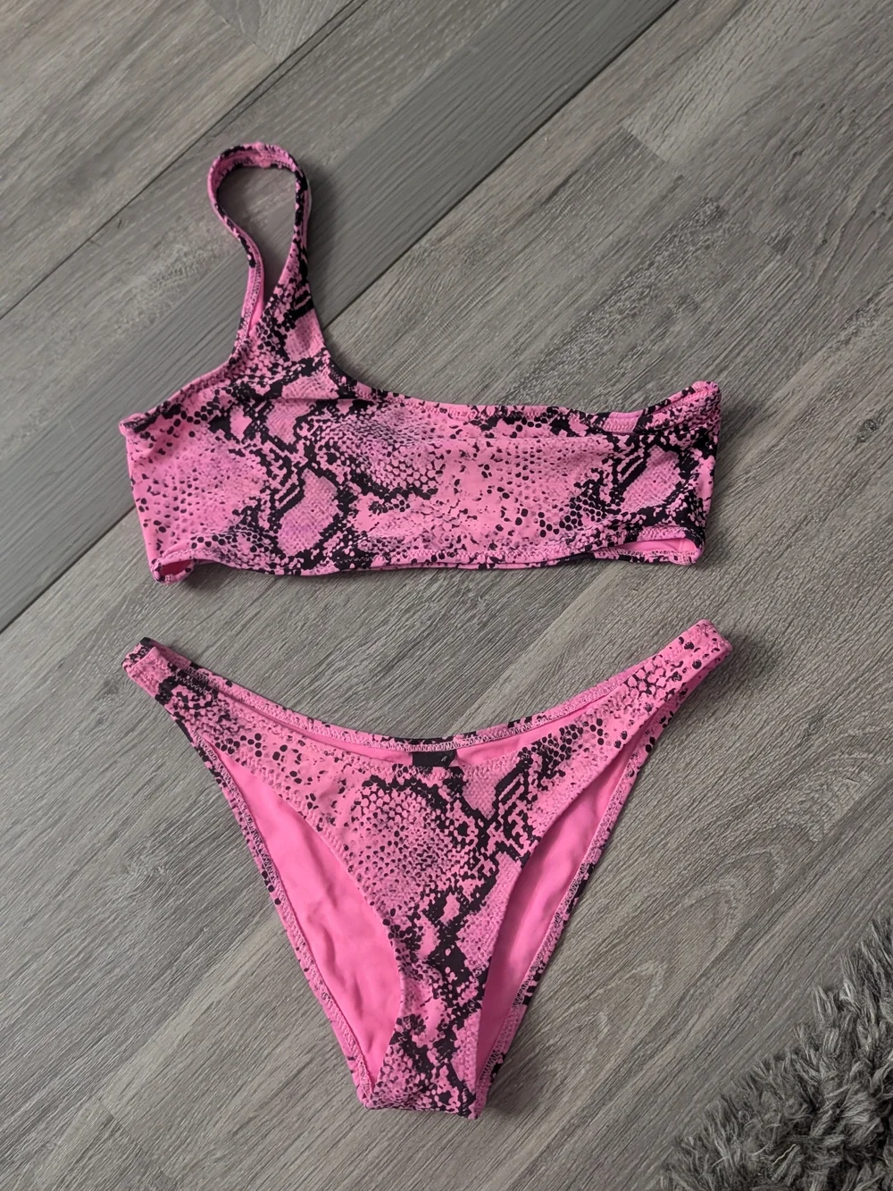 triangl swimwear Pink Snake-Print One-Shoulder Bikini